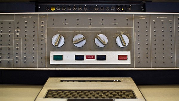 世界第一塊硬盤 IBM大佬走過47年輝煌曆史