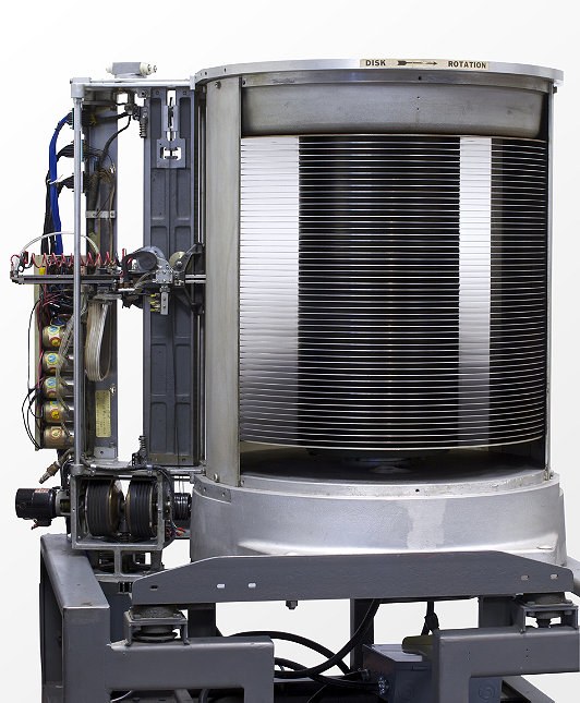 世界第一塊硬盤 IBM大佬走過47年輝煌曆史